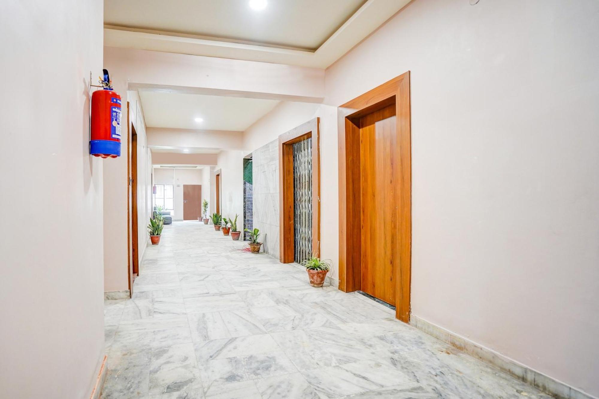 Hotel Super Collection O Ratan Lal Nagar à Kanpur Extérieur photo